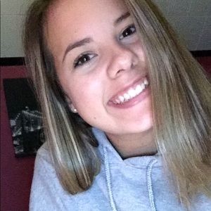 Meet your Posher, Dayna